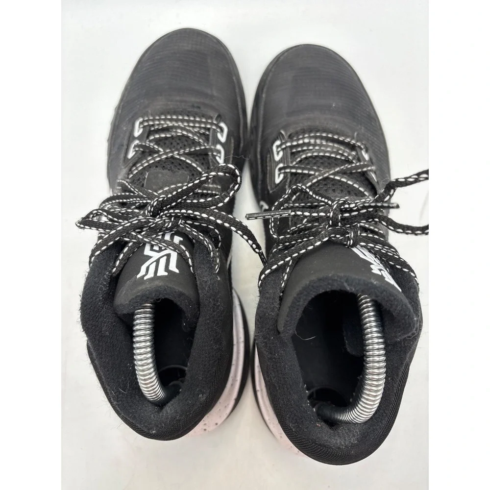 Nike Kyrie‎ Flytrap 4 Black White, Sz 7.5